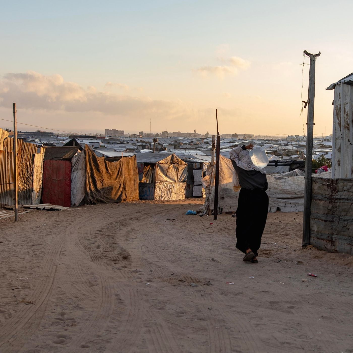La vita a Gaza: malnutrizione, problemi igienico-sanitari, la minaccia continua dei droni