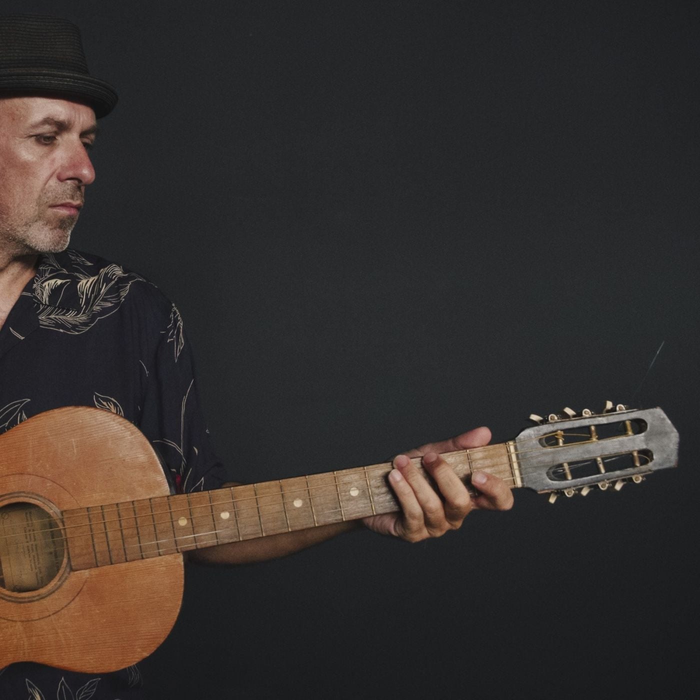 Iacampo e gli escamotage per continuare a sopravvivere nel nuovo disco ‘Preghiere contemporanee’