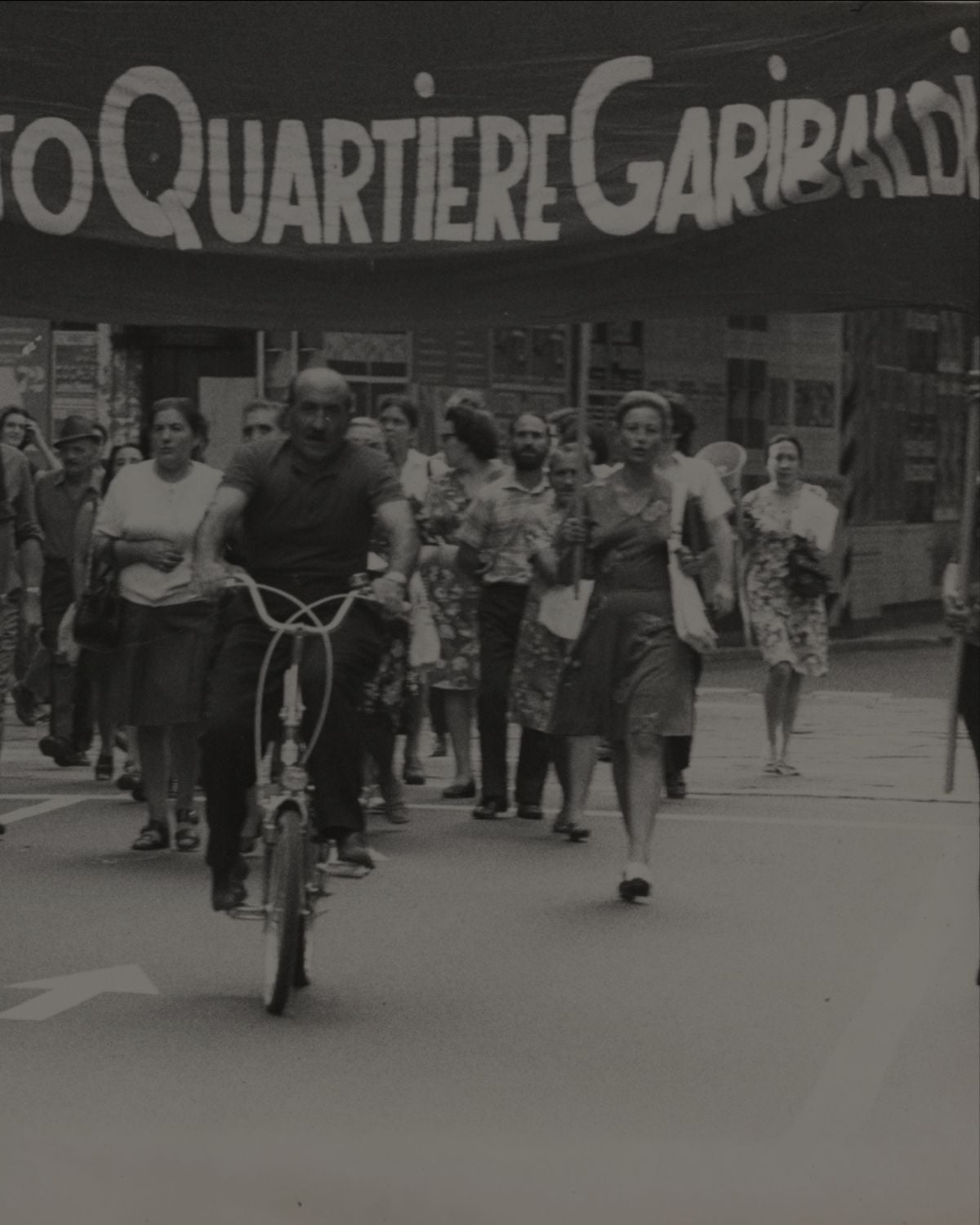 A Milano una mostra fotografica dedicata alle lotte del quartiere Garibaldi 1972-1975 banner mobile